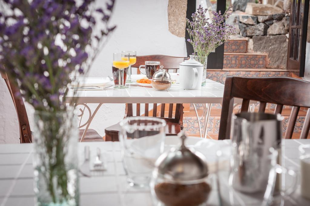 Ecoverode Hotel Emblematico Vegetariano Vegano أرونا المظهر الخارجي الصورة