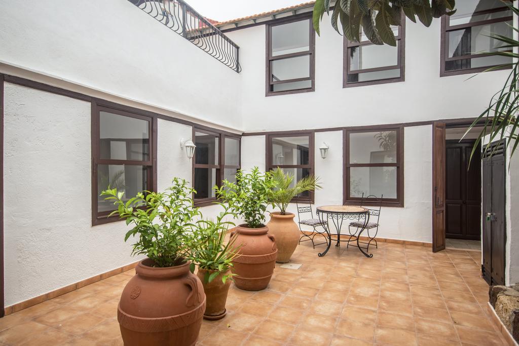 Ecoverode Hotel Emblematico Vegetariano Vegano أرونا المظهر الخارجي الصورة