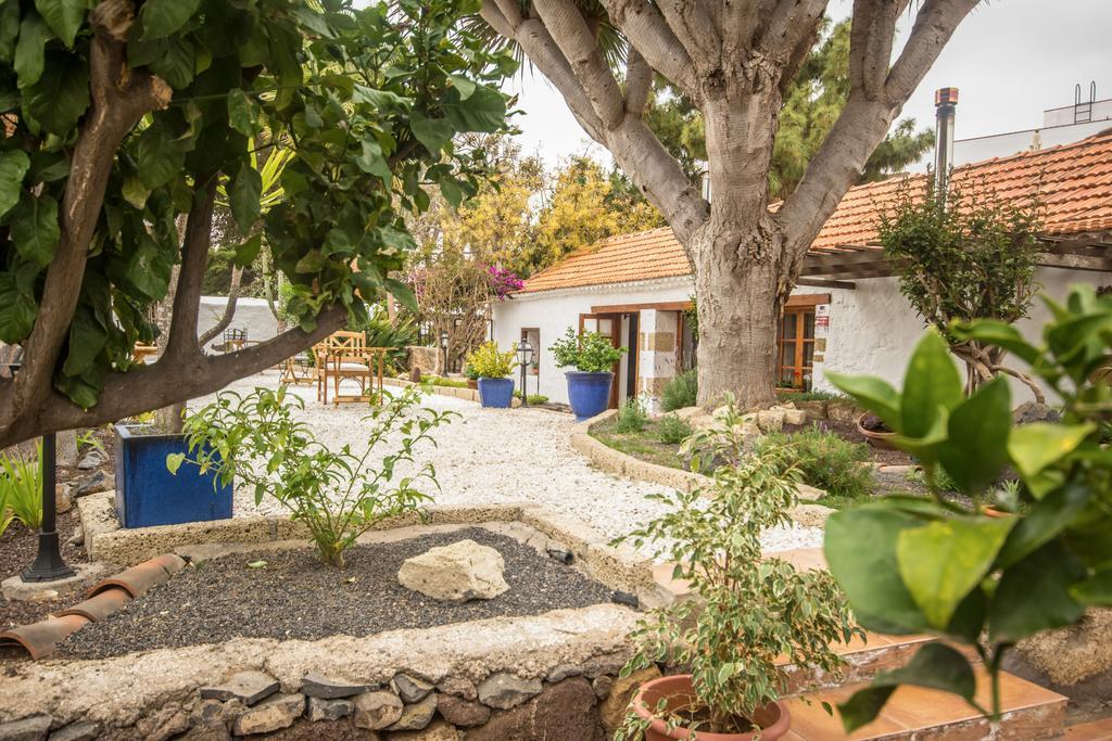 Ecoverode Hotel Emblematico Vegetariano Vegano أرونا المظهر الخارجي الصورة